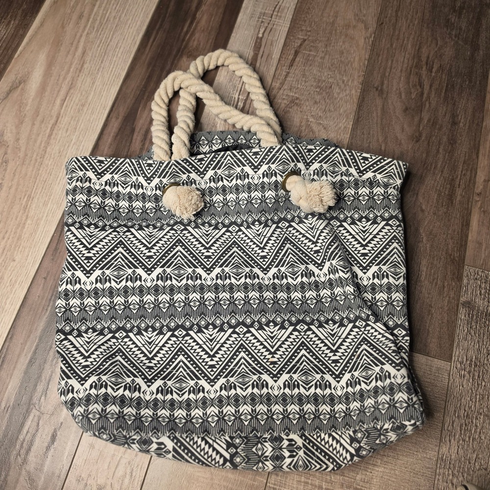 Steve Madden Tribal Geometric Tote Bag Black White Chevron Rope Handle Bag - Picture 3 of 8